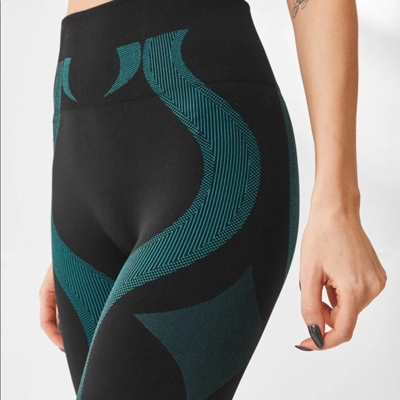 Comfy Sports Leggings with Green Accents NWT - Picture 3 of 6